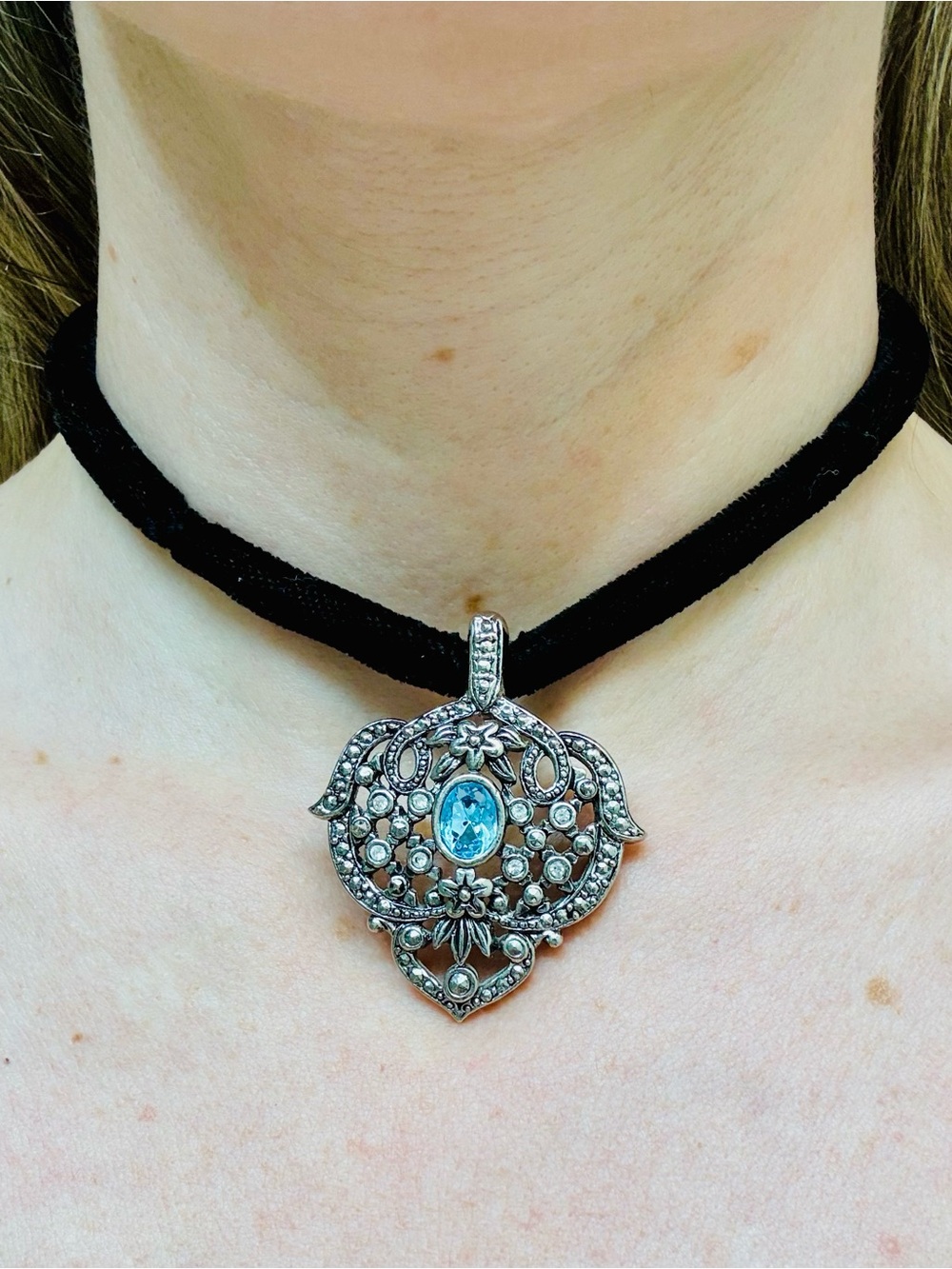 Vintage Avon Victorian Revival Pendant Black Velvet Choker